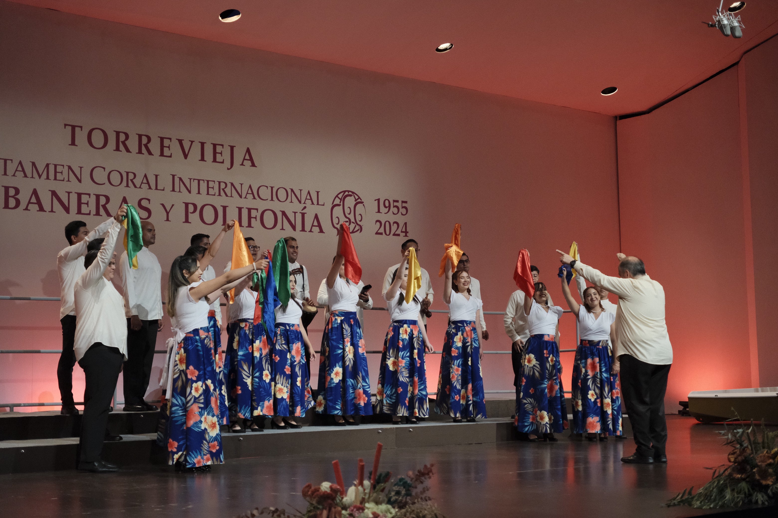 Coros de tres continentes abren en Torrevieja la competición en el Certamen de Habaneras del 70 Aniversario Coros de tres continentes abren en Torrevieja la competición en el Certamen de Habaneras del 70 Aniversario