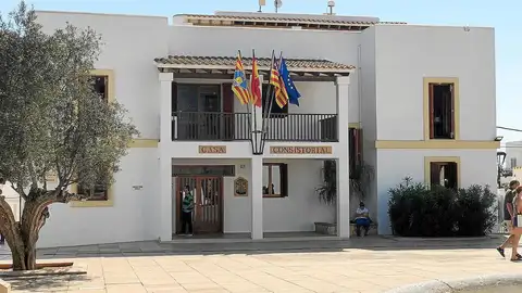 Llorenç Córdoba se someterá a la cuestión de confianza en Formentera "cuando lo considere necesario y adecuado" Llorenç Córdoba se someterá a la cuestión de confianza en Formentera "cuando lo considere necesario y adecuado"