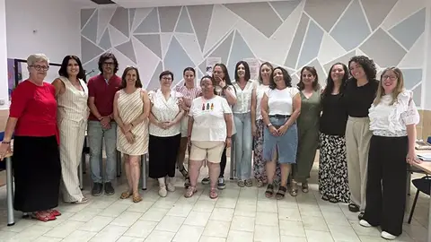 Nueve mujeres rurales de Fademur concluyen su formación en atención a dependientes en Villafranca de los Barros Nueve mujeres rurales de Fademur concluyen su formación en atención a dependientes en Villafranca de los Barros