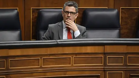El ministro de la Presidencia, Justicia y Relaciones con las Cortes, Félix Bolaños durante una sesión en el Congreso. El ministro de la Presidencia, Justicia y Relaciones con las Cortes, Félix Bolaños durante una sesión en el Congreso.