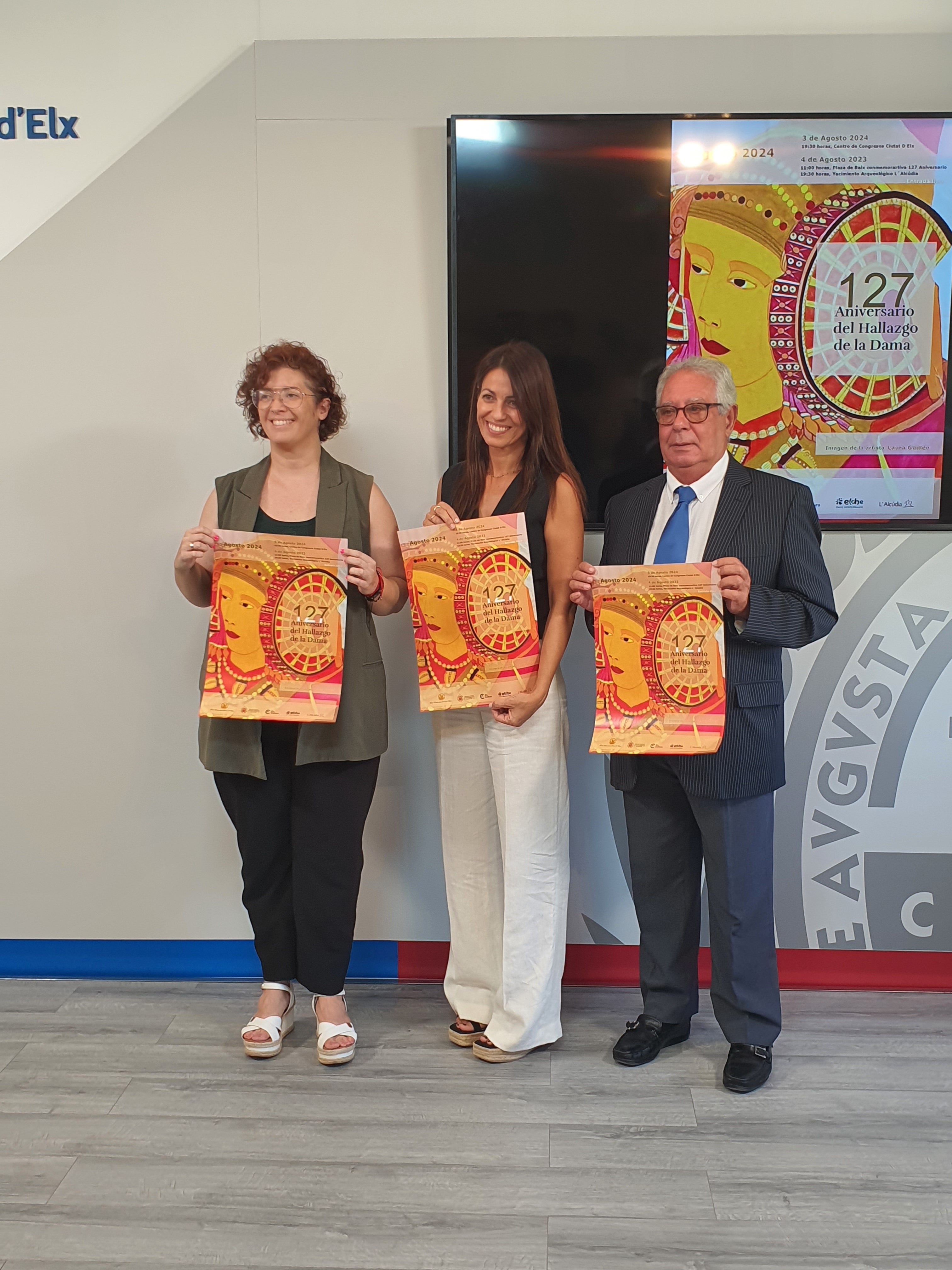 Las balconadas del Raval anuncian el 127 aniversario del hallazgo de la Dama de Elche Las balconadas del Raval anuncian el 127 aniversario del hallazgo de la Dama de Elche
