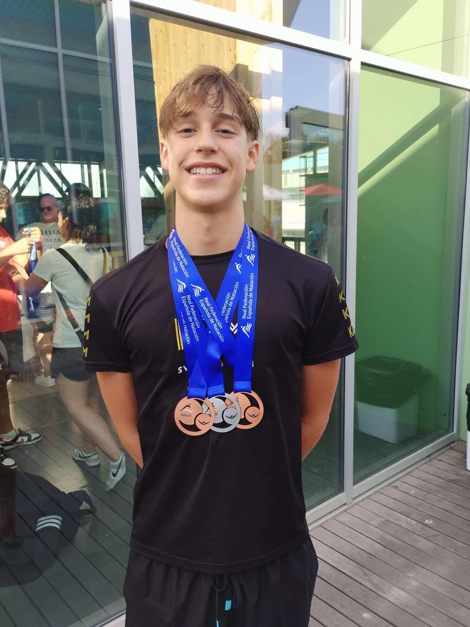 Aarón Gutiérrez logra otro hito para la natación ilicitana: plata y dos bronces en Sabadell Aarón Gutiérrez logra otro hito para la natación ilicitana: plata y dos bronces en Sabadell