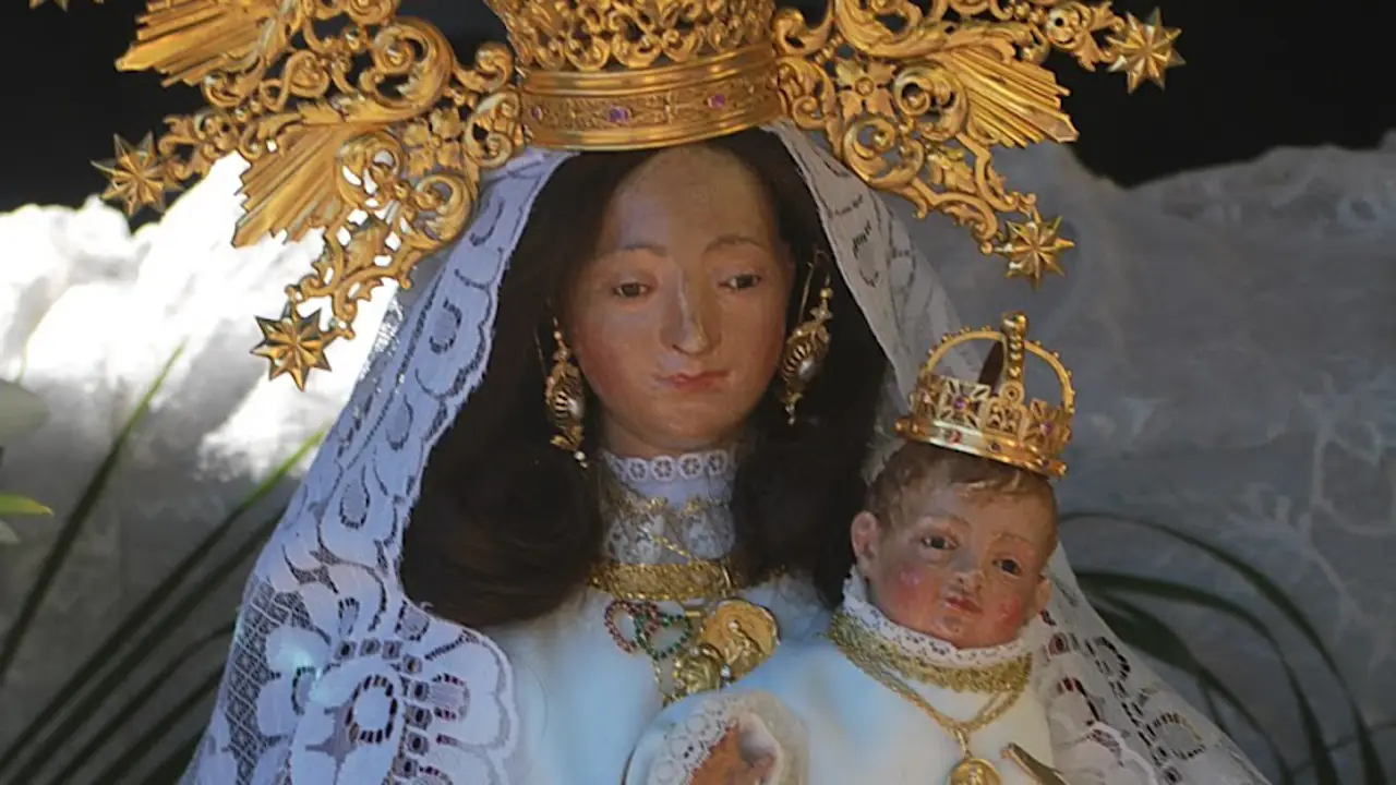 Talla de la Virgen de las Virtudes de Santa Cruz de Mudela Talla de la Virgen de las Virtudes de Santa Cruz de Mudela