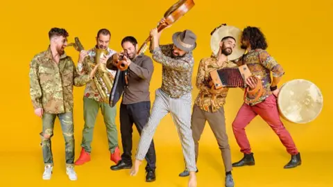 Kalàscima lleva este viernes su relectura de la música italiana hasta los jardines del Museo Pedrilla de Cáceres Kalàscima lleva este viernes su relectura de la música italiana hasta los jardines del Museo Pedrilla de Cáceres