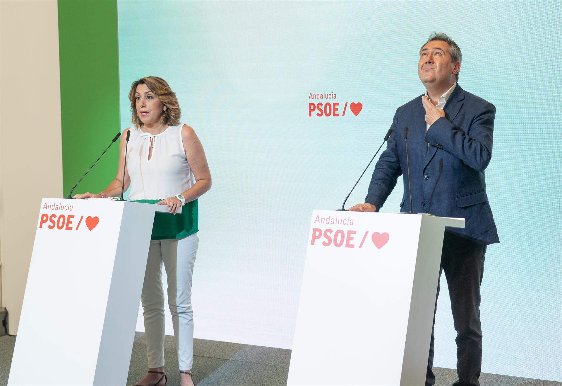 Susana Díaz recuerda su defensa de Chaves y Griñán y acusa a Espadas de querer "reescribir la historia para quedar bien" Susana Díaz recuerda su defensa de Chaves y Griñán y acusa a Espadas de querer "reescribir la historia para quedar bien"