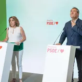Susana Díaz y Juan Espadas, en una foto de archivo en la sede del PSOE-A en Sevilla Susana Díaz y Juan Espadas, en una foto de archivo en la sede del PSOE-A en Sevilla