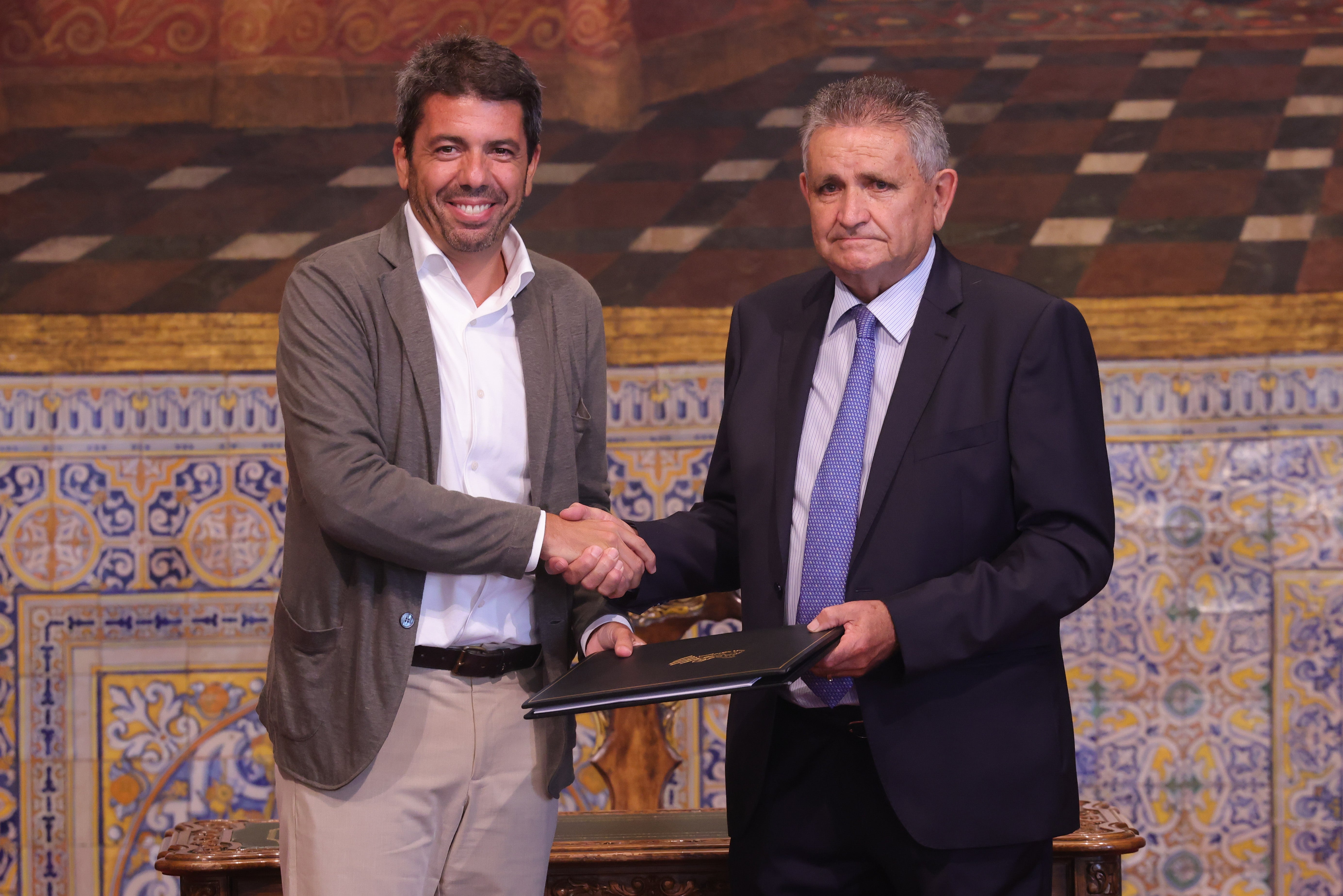 Mazón reclama un pacto nacional del agua que "iguale a todas las comunidades autónomas" Mazón reclama un pacto nacional del agua que "iguale a todas las comunidades autónomas"