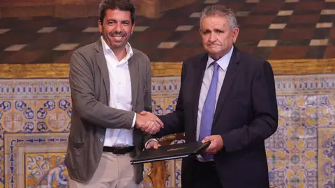 Carlos Mazón y Antonio Costa firman el decreto de concesión de ayudas a la Acequia Real del Júcar para la ejecución de las obras del Convenio de Alarcón Carlos Mazón y Antonio Costa firman el decreto de concesión de ayudas a la Acequia Real del Júcar para la ejecución de las obras del Convenio de Alarcón