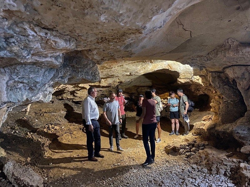 Los evaluadores de la Unesco se despiden del Geoparque Las Loras tras visitarlo junto a más de un centenar de personas Los evaluadores de la Unesco se despiden del Geoparque Las Loras tras visitarlo junto a más de un centenar de personas