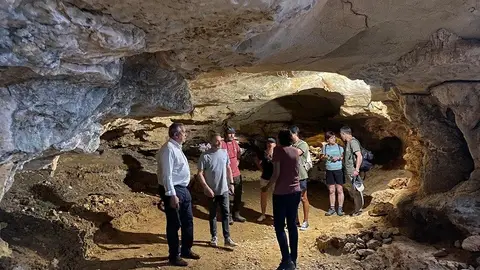 Los evaluadores de la Unesco se despiden hoy del Geoparque Las Loras tras visitarlo junto a más de un centenar de personas .