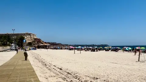 Reabre al baño la playa de La Glea, en Orihuela costa, tras los últimos análisis Reabre al baño la playa de La Glea, en Orihuela costa, tras los últimos análisis