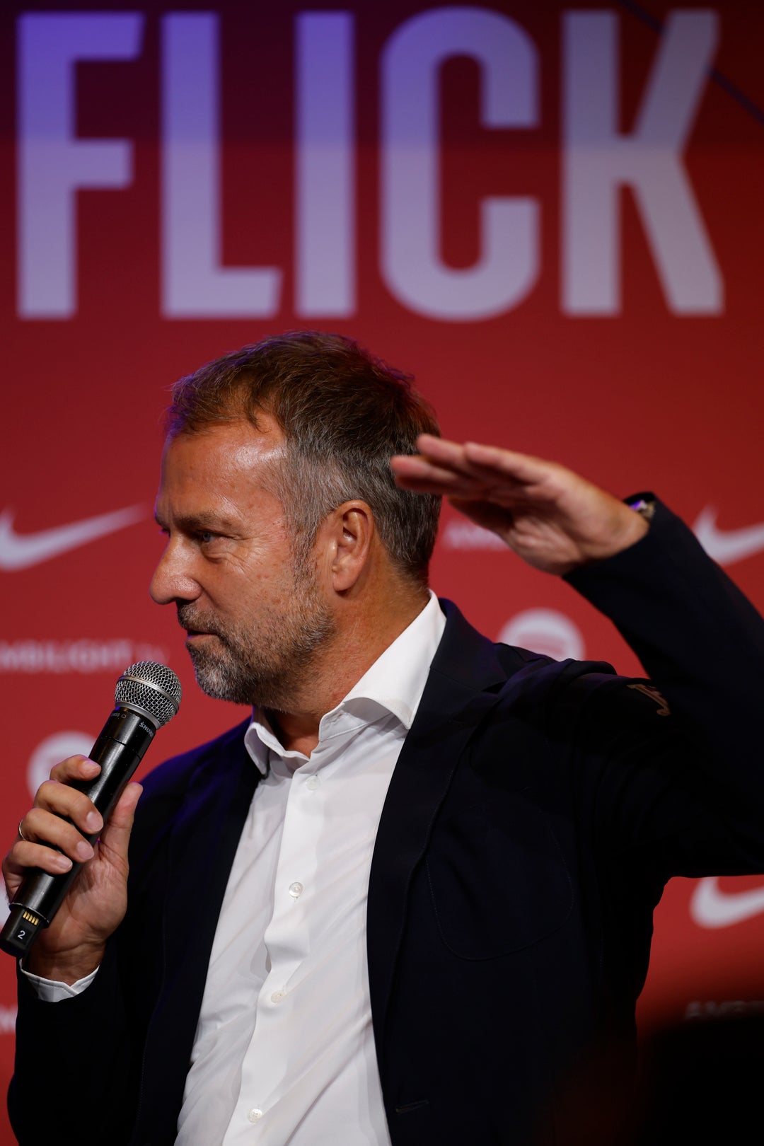 Hansi Flick: "No estoy muy lejos de la idea del Barça que tuvo éxito con Cruyff o Pep" Hansi Flick: "No estoy muy lejos de la idea del Barça que tuvo éxito con Cruyff o Pep"
