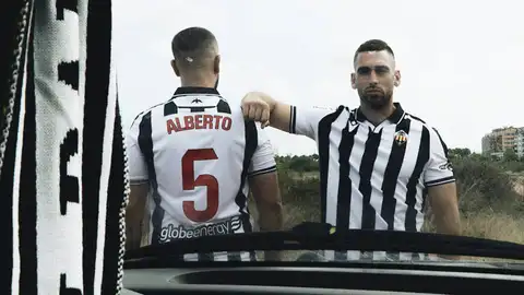 La nueva camiseta principal del Castellón La nueva camiseta principal del Castellón