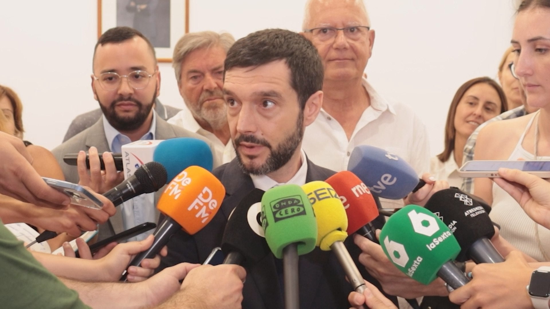 El Gobierno pide a Mazón que reinstaure la tasa turística y aplique la Ley de vivienda El Gobierno pide a Mazón que reinstaure la tasa turística y aplique la Ley de vivienda