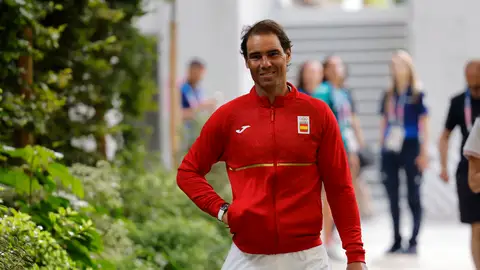 El tenista español Rafa Nadal a su llegada a la ceremonia oficial del sorteo de cuadros de singles y dobles del tenis olímpico El tenista español Rafa Nadal a su llegada a la ceremonia oficial del sorteo de cuadros de singles y dobles del tenis olímpico/ EFE/ Emilio Lavandeira