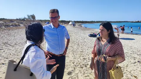 El vicepresidente del Govern, Antoni Costa, presenta el plan piloto de sensorización de espacios naturales. El vicepresidente del Govern, Antoni Costa, presenta el plan piloto de sensorización de espacios naturales.