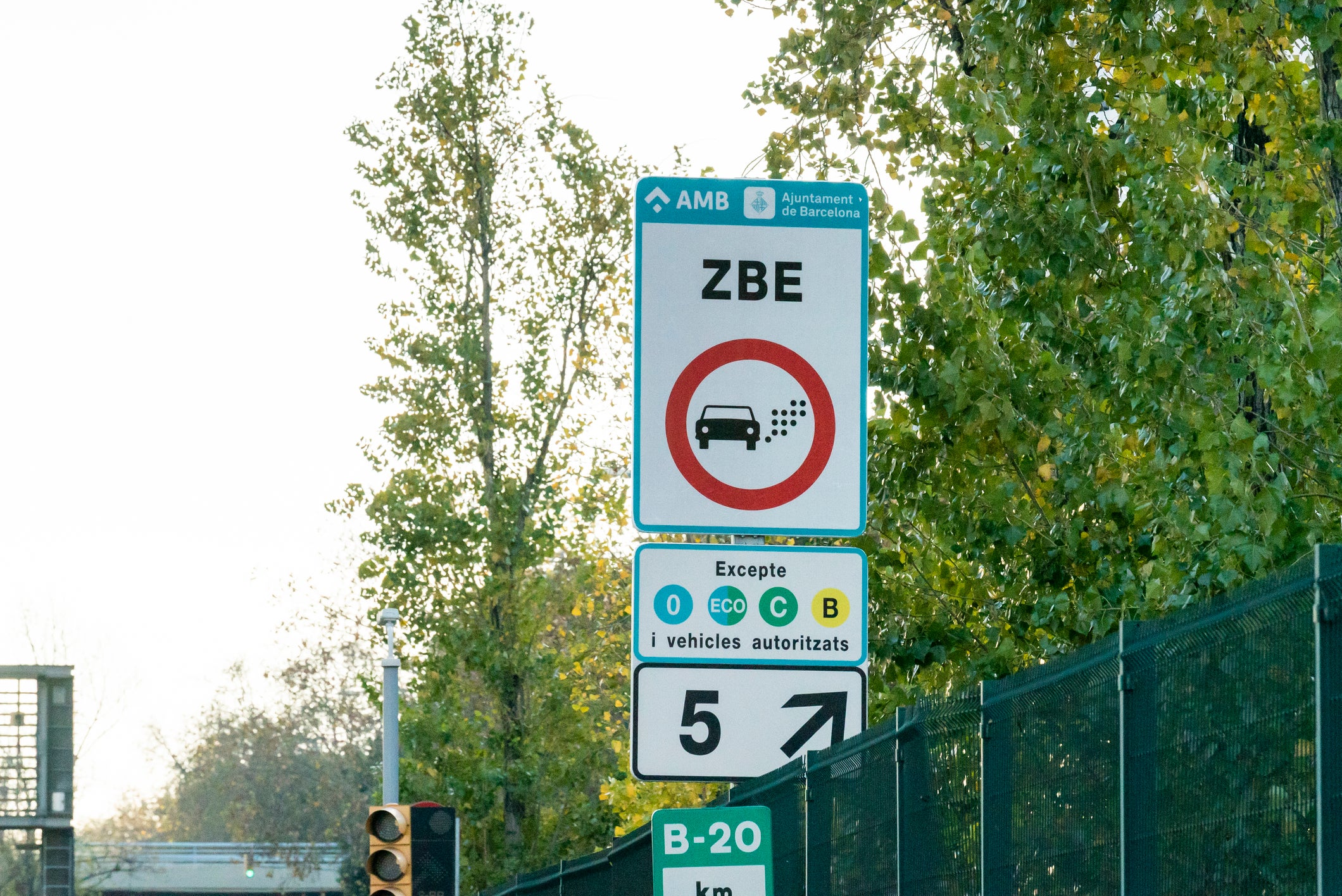 La justícia anul·la la Zona de Baixes Emissions de les rondes de Barcelona La justícia anul·la la Zona de Baixes Emissions de les rondes de Barcelona