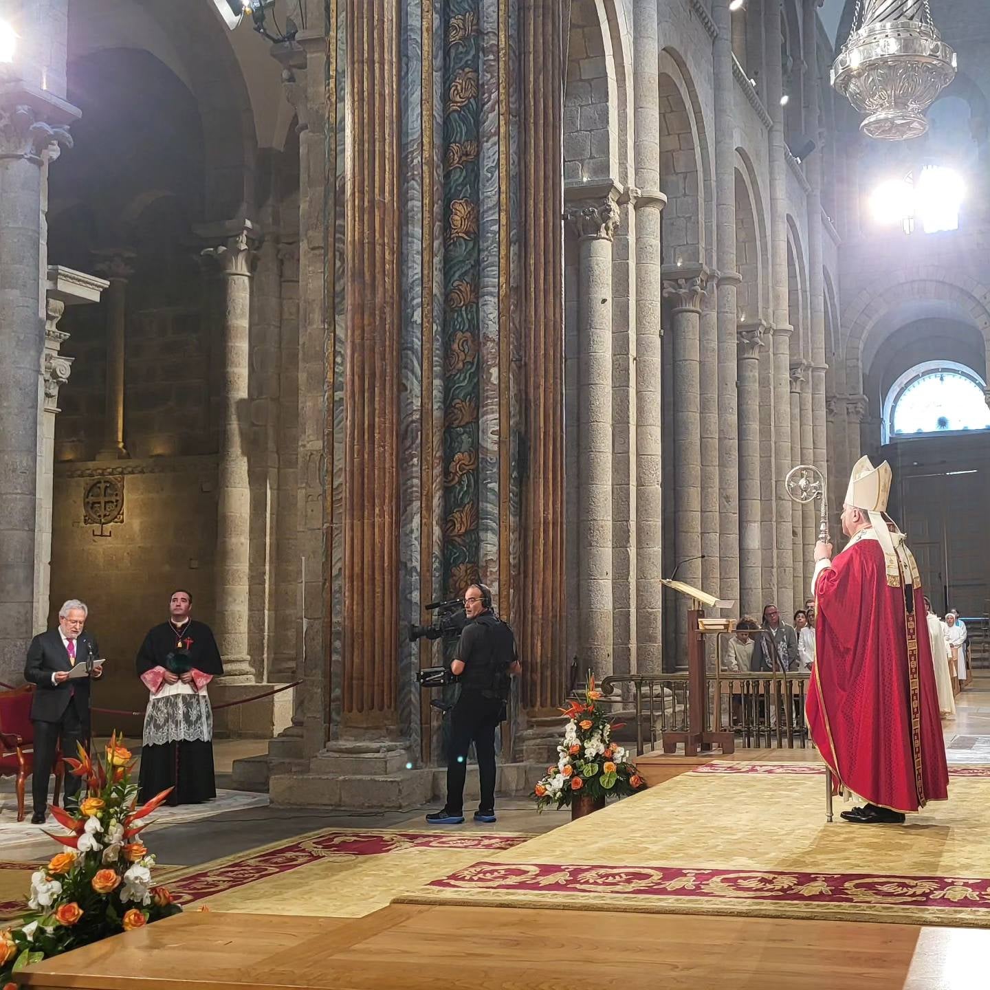 El delegado regio, Miguel Santalices pide al Apóstol Santiago abordar la presión migratoria "con generosidad" por una "España diversa", pero "dentro de la ley" El delegado regio, Miguel Santalices pide al Apóstol Santiago abordar la presión migratoria "con generosidad" por una "España diversa", pero "dentro de la ley"