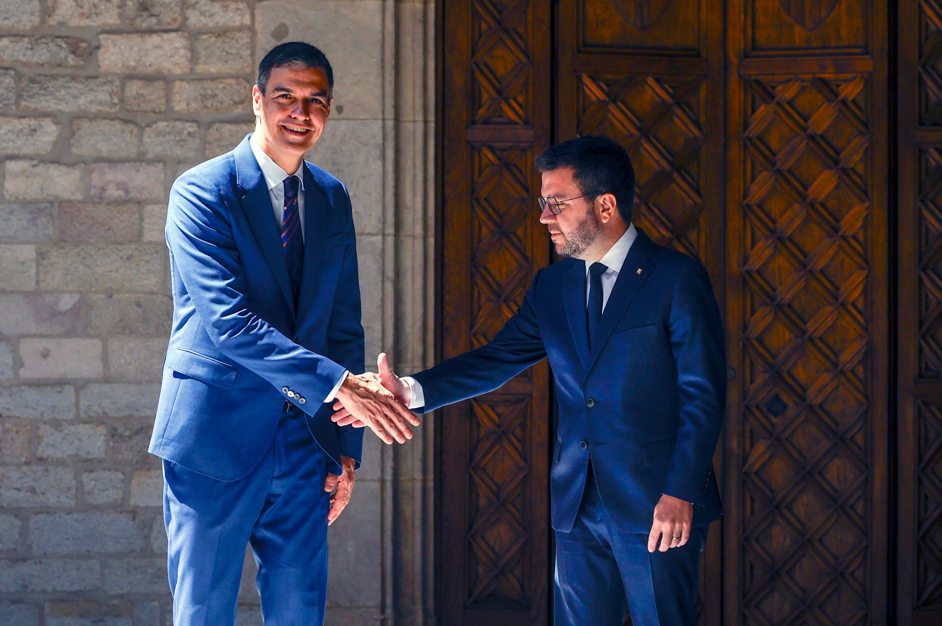 Las negociaciones entre PSOE y ERC "avanzan" para la investidura de Illa mientras crece la tensión con Junts Las negociaciones entre PSOE y ERC "avanzan" para la investidura de Illa mientras crece la tensión con Junts