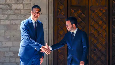 Pedro Sánchez y Pere Aragonès se reúnen en el Palau de la Generalitat. Pedro Sánchez y Pere Aragonès se reúnen en el Palau de la Generalitat.