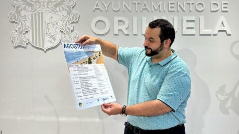 El concejal de Turismo, Gonzalo Montoya, en el Ayuntamiento de Orihuela durante la entrevista