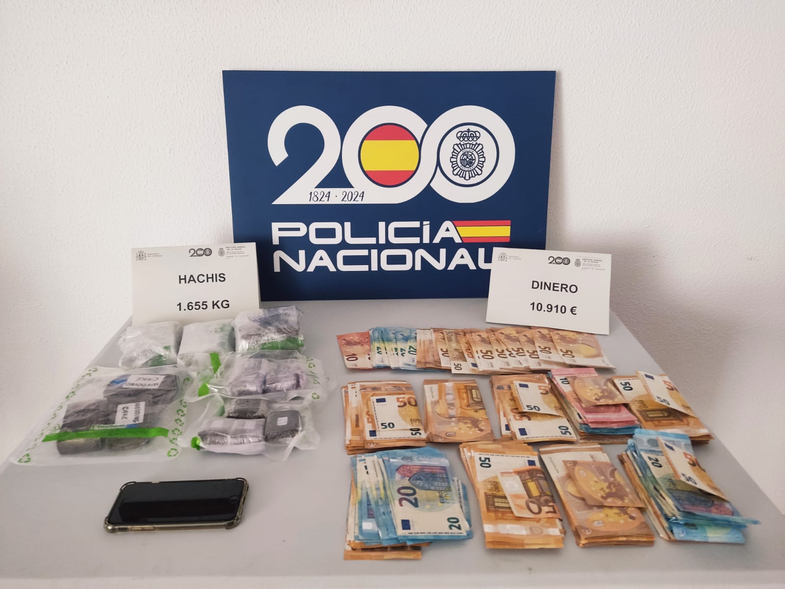 Detenido en Petrer un hombre por quebrantar una orden de alejamiento y agredir a su pareja Detenido en Petrer un hombre por quebrantar una orden de alejamiento y agredir a su pareja