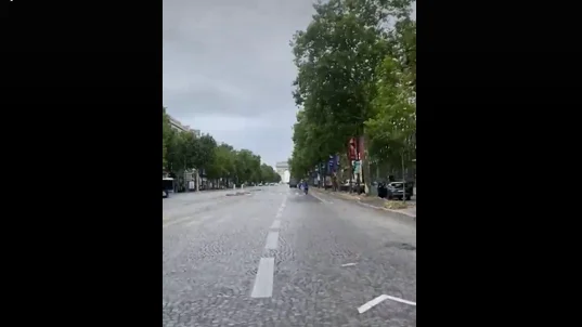 Onda Cero, en las inmediaciones del Arco del Triunfo