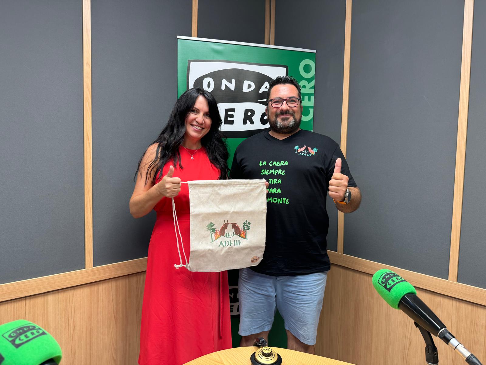 Vecinos y voluntarios animalistas se concentran en Callosa y Cox en contra del sacrificio de cabras domésticas Vecinos y voluntarios animalistas se concentran en Callosa y Cox en contra del sacrificio de cabras domésticas