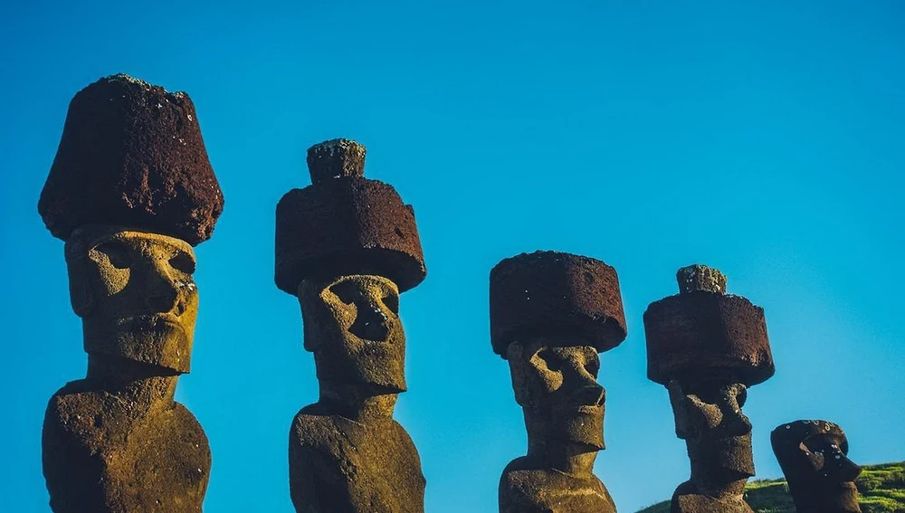 Grupo de moáis, Isla de Pascua Grupo de moáis, Isla de Pascua