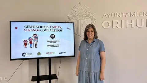 La concejalía de Familia celebra en Orihuela el Día de los Abuelos con juegos y conciertos La concejala de Familia, M.ª Carmen Portugal, en la presentación de las actividades del Día del Abuelo en Orihuela