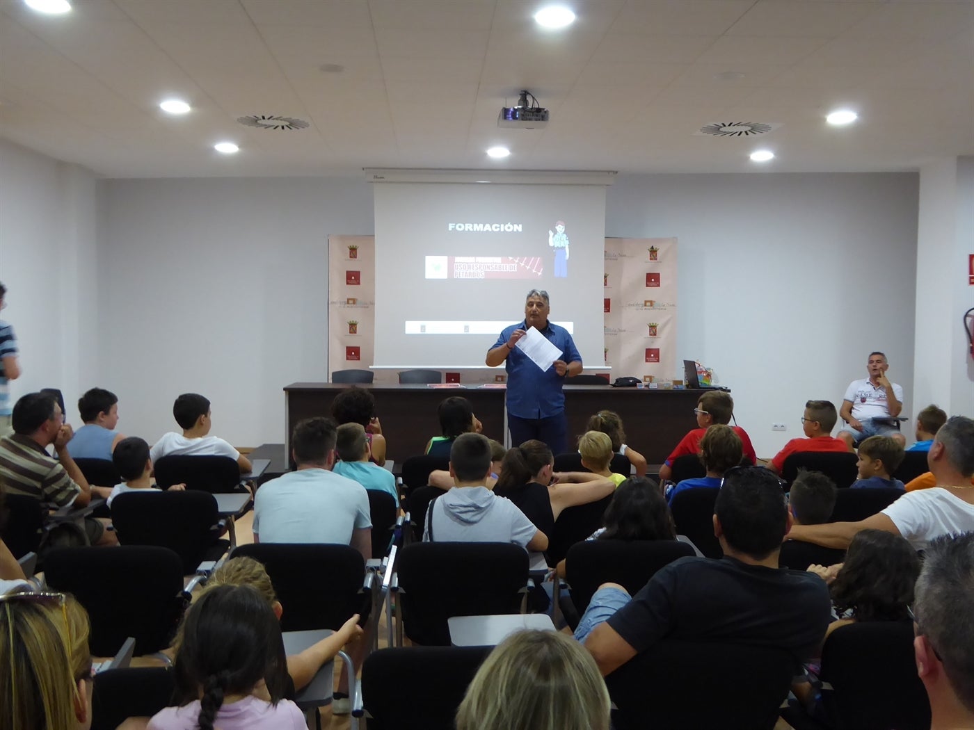 Agustín Rubio recuerda la legislación sobre el uso de petardos, prohibido para menores sin presencia de adultos Agustín Rubio recuerda la legislación sobre el uso de petardos, prohibido para menores sin presencia de adultos