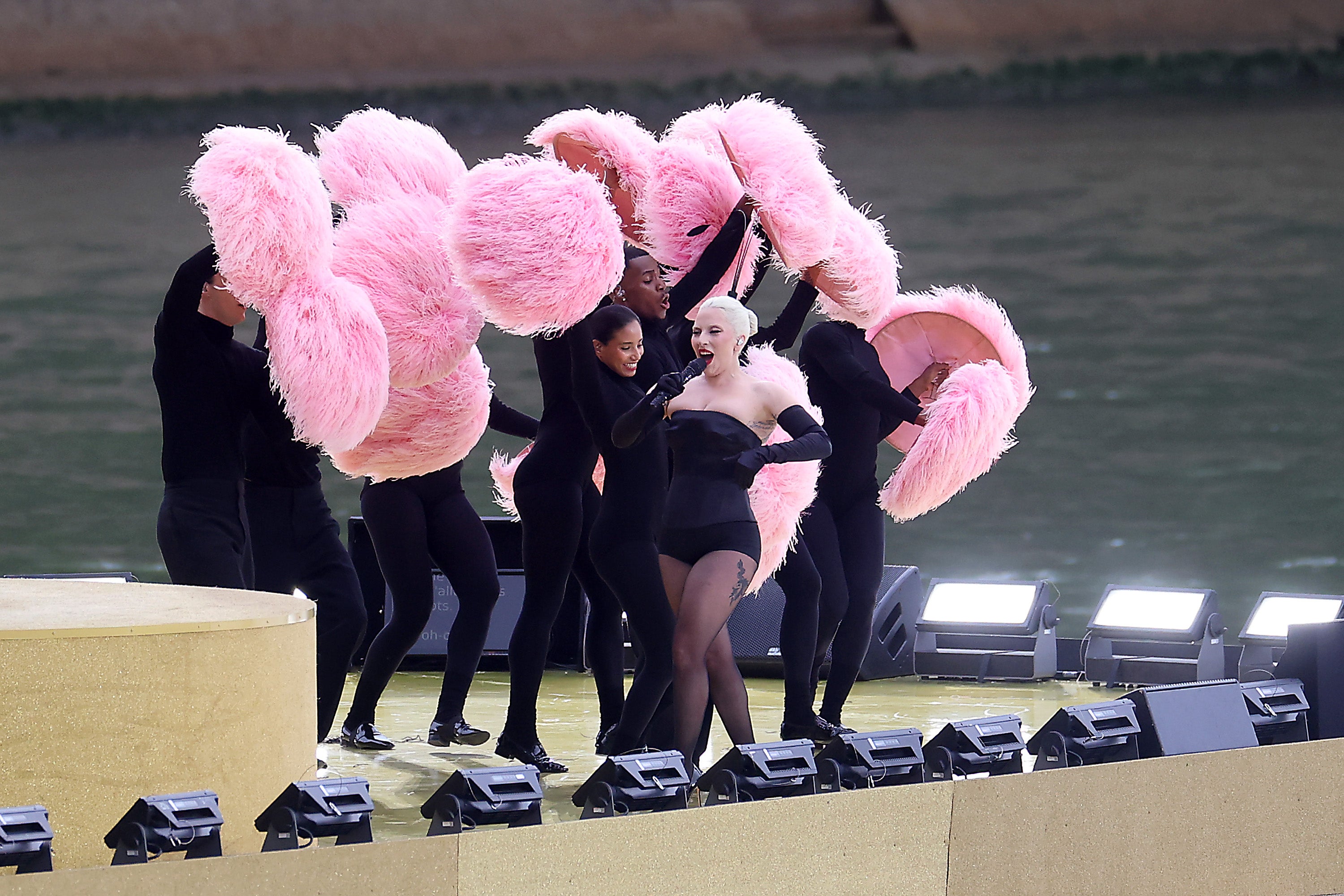 Lady Gaga pone el cabaret en la ceremonia inaugural de los Juegos Olímpicos Lady Gaga pone el cabaret en la ceremonia inaugural de los Juegos Olímpicos