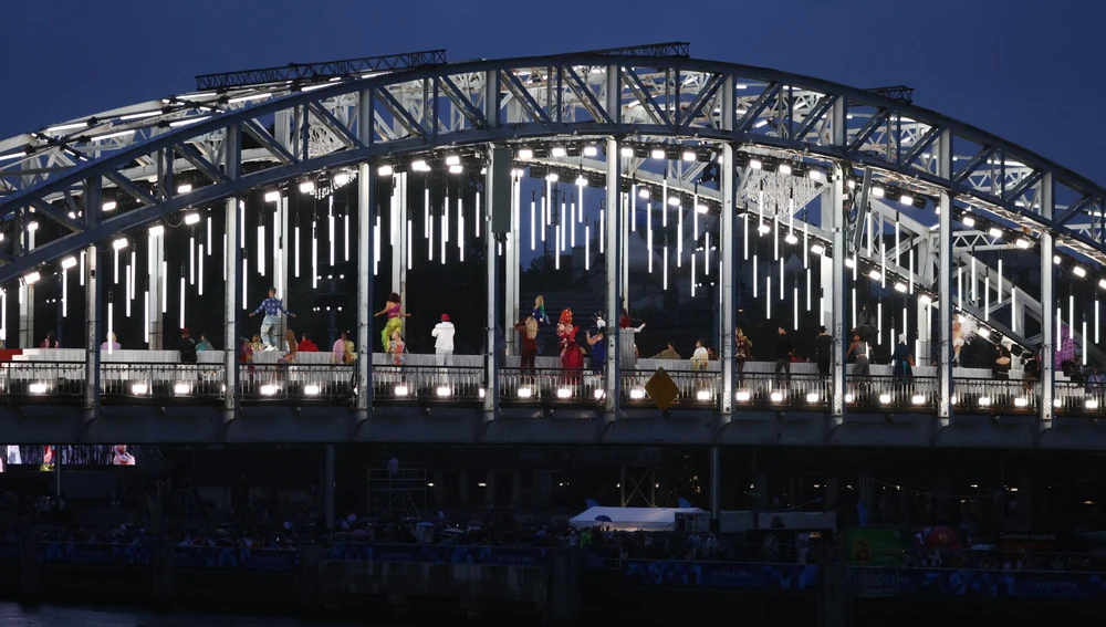 la pasarela de moda se ha convertido en una pista de baile la pasarela de moda se ha convertido en una pista de baile