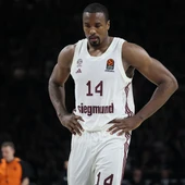 Serge Ibaka, disputando un partido de Euroliga Serge Ibaka, disputando un partido de Euroliga