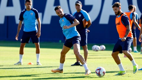 El M&aacute;laga se ejercita con Luismi S&aacute;nchez al margen