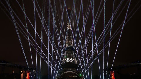 Juego de luces en la Torre Eiffel para inaugurar los JJOO.