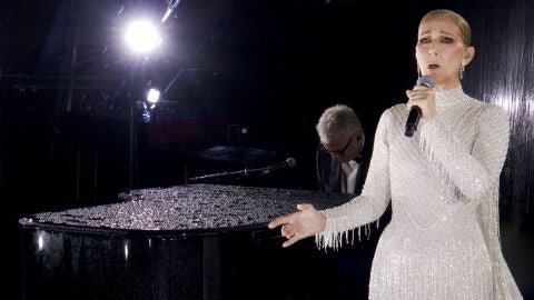 C&eacute;line Dion en su actuaci&oacute;n para los Juegos Ol&iacute;mpicos de Par&iacute;s 2024