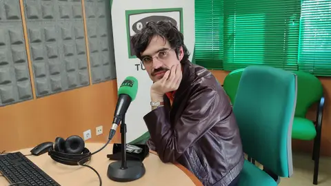 Santi Araujo, músico y colaborador en Un alto en al Camino Un alto en el camino