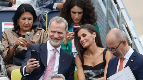 El rey Felipe VI y la reina Letizia asisten a la ceremonia de apertura de los Juegos Olímpicos de París 2024 El rey Felipe VI y la reina Letizia asisten a la ceremonia de apertura de los Juegos Olímpicos de París 2024