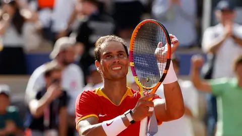 Rafa Nadal celebra tras vencer al húngaro Marton Fucsovics en la primera ronda individual masculina de los Juegos. Rafa Nadal celebra tras vencer al húngaro Marton Fucsovics en la primera ronda individual masculina de los Juegos.
