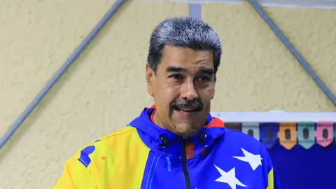 Fotografía cedida por Prensa Miraflores del presidente de Venezuela, Nicolás Maduro, ejerciendo el voto durante las elecciones presidenciales, este domingo, en Caracas (Venezuela). Fotografía cedida por Prensa Miraflores del presidente de Venezuela, Nicolás Maduro, ejerciendo el voto durante las elecciones presidenciales, este domingo, en Caracas (Venezuela).