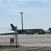 Abrazos y alegría agridulce en la llegada al aeródromo Militar de Lavacolla de los supervivientes gallegos del "Argos Gerogia" hundido en Malvinas Abrazos y alegría agridulce en la llegada al aeródromo Militar de Lavacolla de los supervivientes gallegos del "Argos Gerogia" hundido en Malvinas