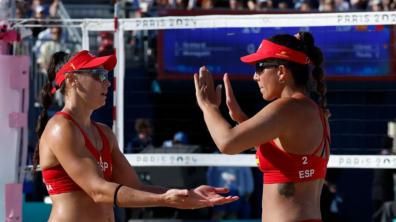Las españolas Liliana Fernández (i) y Paula Soria (d) celebran un tanto durante el partido contra las italianas Valentina Gottardi y Marta Menegatti. Las españolas Liliana Fernández (i) y Paula Soria (d) celebran un tanto durante el partido contra las italianas Valentina Gottardi y Marta Menegatti.