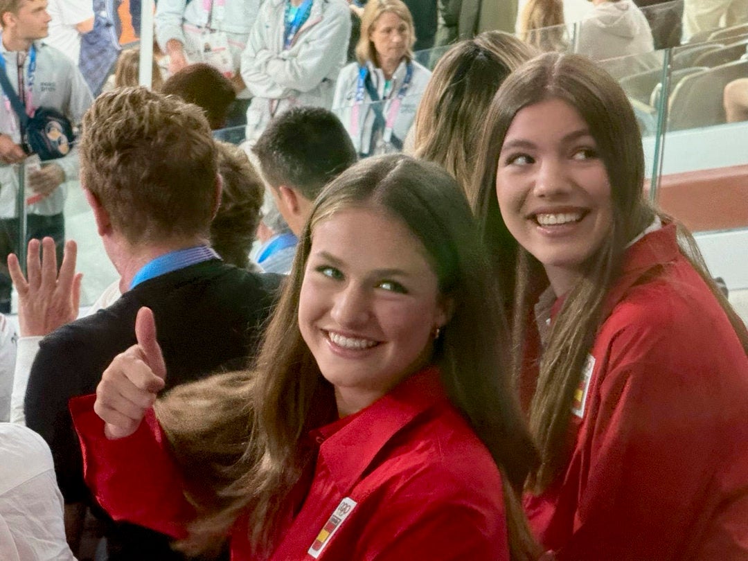 El espontáneo vídeo de Leonor y Sofía en el debut de Nadal y Alcaraz en París 2024 El espontáneo vídeo de Leonor y Sofía en el debut de Nadal y Alcaraz en París 2024