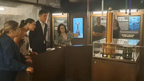 La concejala de Cultura, Nayma Beldjilali; el Director de la Banca Privada, Raúl Virgili; la delegada territorial de la entidad bancaria en la Comunidad Valenciana, Lourdes Toribio, y la asesora de la exposición, Daniela Hidalgo en la visita guiada La concejala de Cultura, Nayma Beldjilali; el Director de la Banca Privada, Raúl Virgili; la delegada territorial de la entidad bancaria en la Comunidad Valenciana, Lourdes Toribio, y la asesora de la exposición, Daniela Hidalgo en la visita guiada