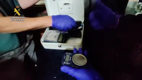 Desmantelados dos narcopisos en València que importaban la droga Alfa-PiHP Desmantelados dos narcopisos en València que importaban la droga Alfa-PiHP
