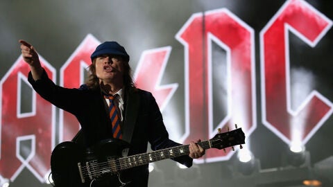 El m&uacute;sico Angus Young de AC/DC