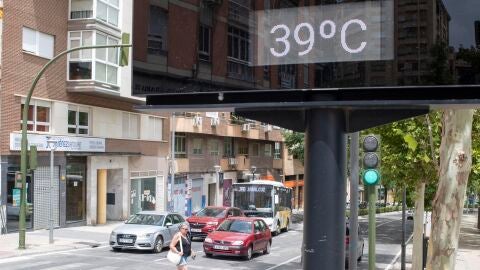 El calor pone en aviso amarillo y naranja a casi toda Espa&ntilde;a este martes