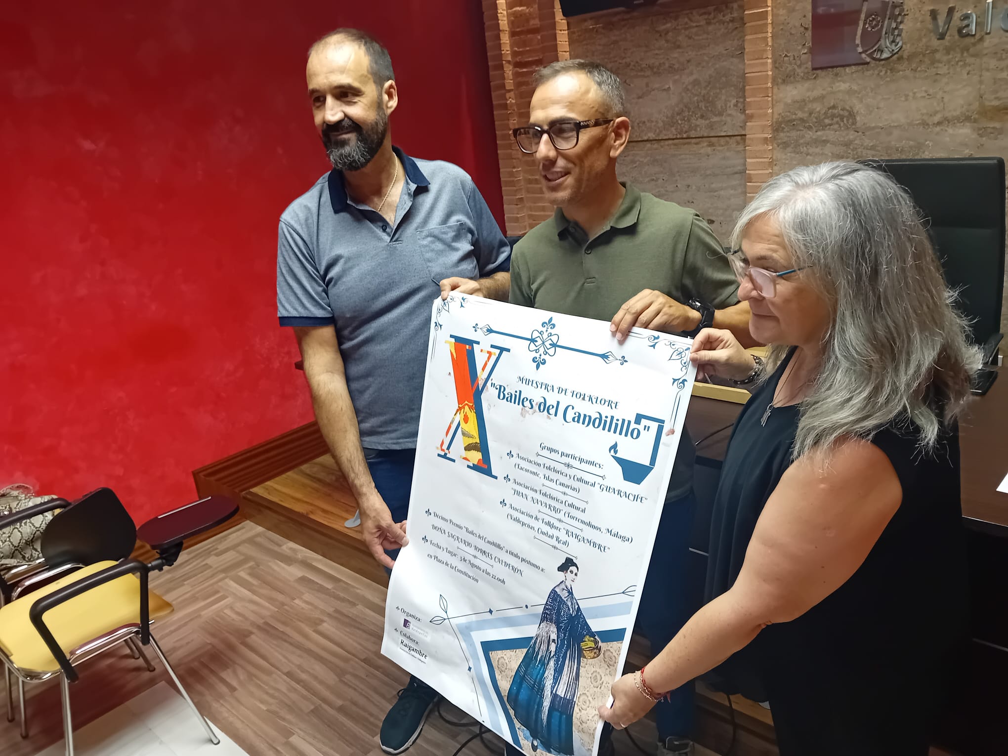 Raigambre conmemora su X aniversario con su célebre “Baile del Candilillo” junto a grupos folclóricos de Málaga y Canarias Raigambre conmemora su X aniversario con su célebre “Baile del Candilillo” junto a grupos folclóricos de Málaga y Canarias