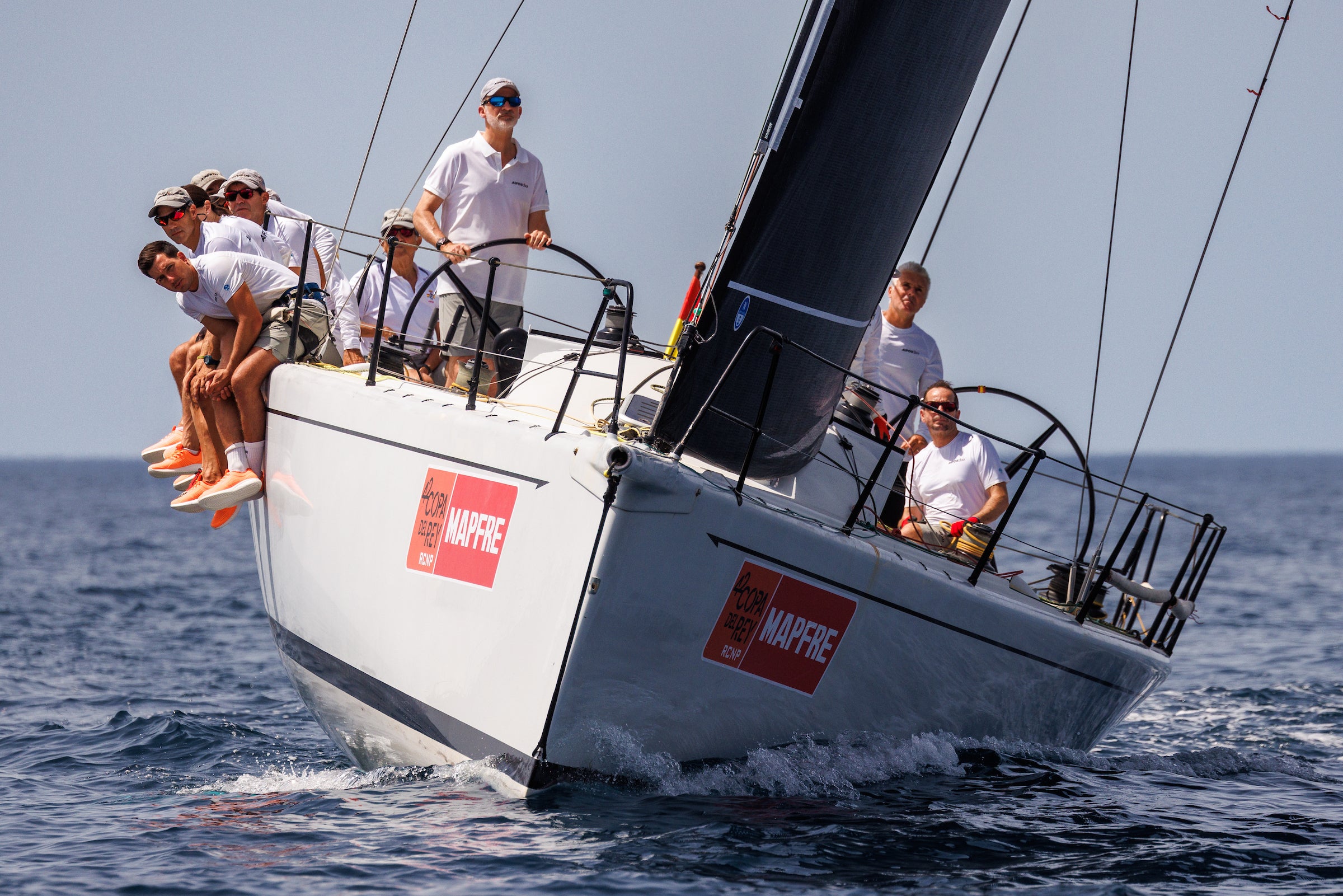 Primer entrenamiento del Rey Felipe VI a bordo del 'Aifos' en la bahía de Palma durante la Copa del Rey MAPFRE Primer entrenamiento del Rey Felipe VI a bordo del 'Aifos' en la bahía de Palma durante la Copa del Rey MAPFRE